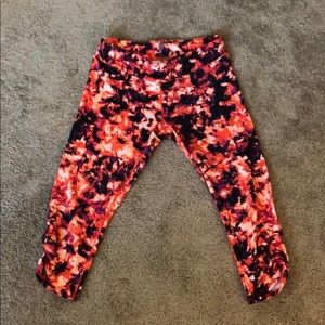 Kensie printed capris with ruched detail.